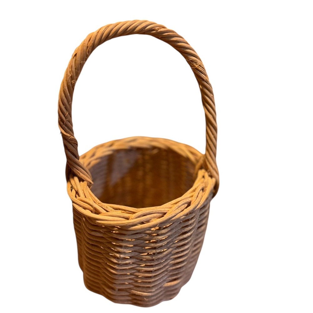 Vintage Wicker Basket Small Handwoven Basket Twisted Handle Rustic Cottage - Picture 5 of 9